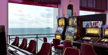 Casino Barriere Dinard: Зона с автоматами